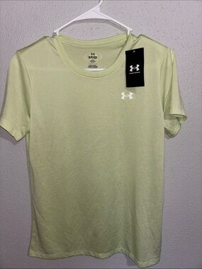 Under Armour - NWT- Women's Tech Twist Short-Sleeve V-Neck T-Shirt (Small)